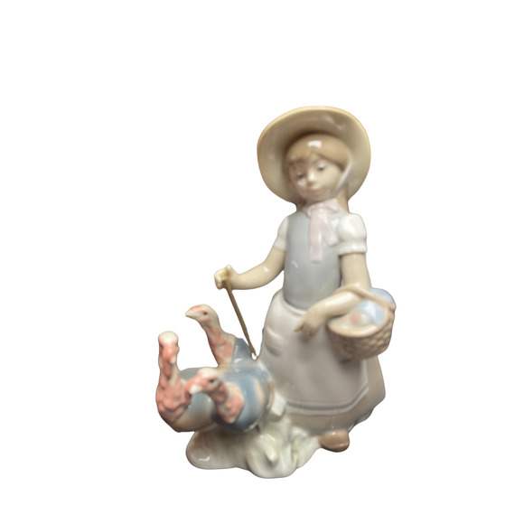 Lladro Little Girl with Turkeys Basket Retired READ